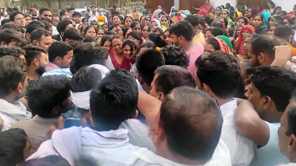 funeral procession of father and son was taken out together In Sultanpur younger son had shot him dead