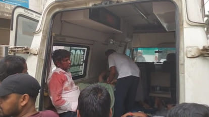 Lucknow: Stampede due to fire in Lokbandhu Hospital, fire broke out on the second floor, critical patients shi