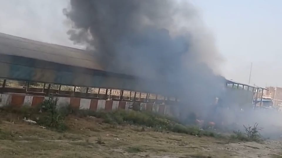Fire broke out in the poly sheet of Purdilnagar railway underpass adjacent