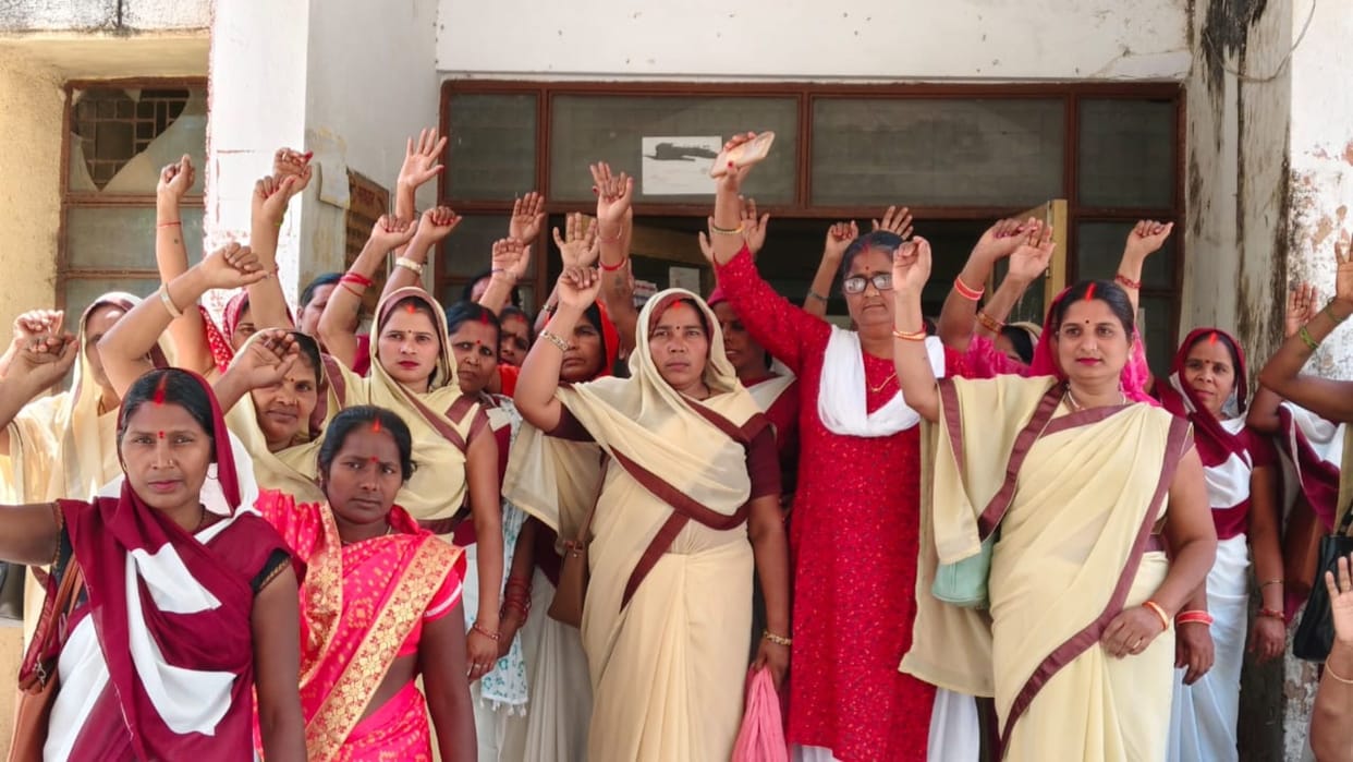 Asha workers protested accused CHC in-charge of indecency