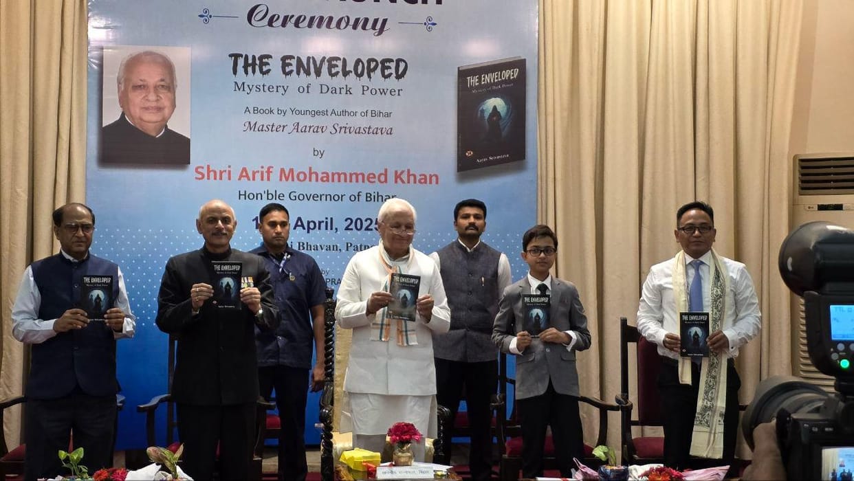 Bihar News: Governor Arif Mohammad Khan praised the book written by an eighth class student: Novel Patna News