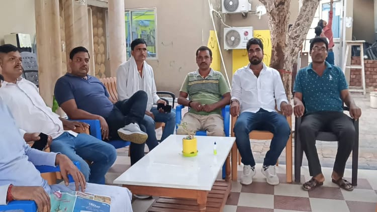 Bihar News: पीएम आवास योजना के नाम पर हो रही उगाही, कार्यपालक पदाधिकारी और सरकारी शिक्षक पर आरोप