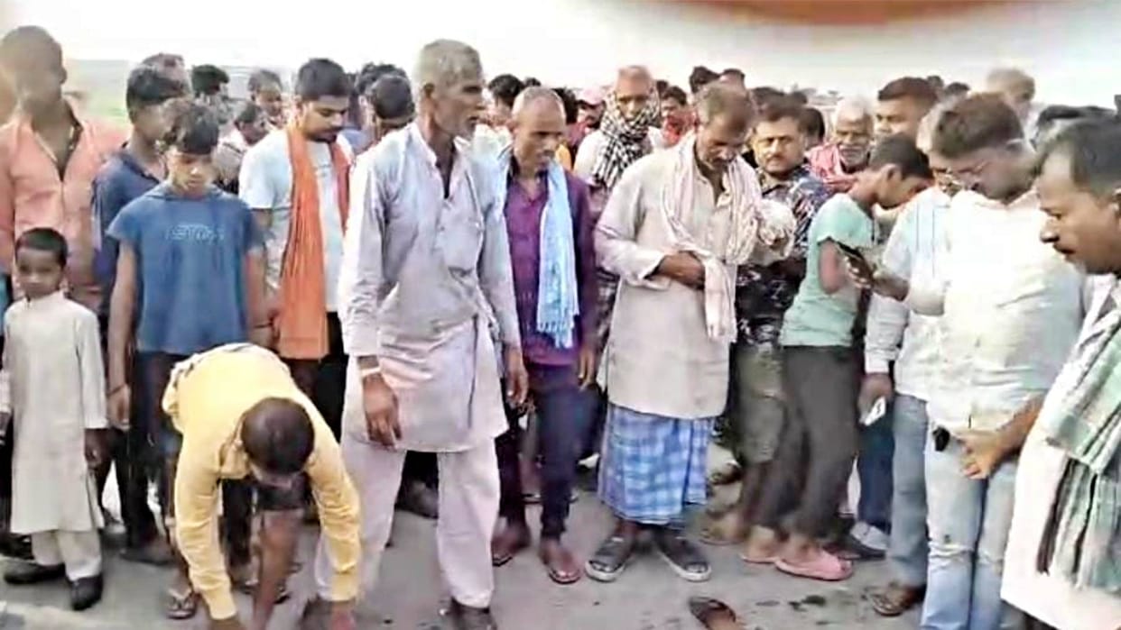 Bihar Sitamarhi News pickup hit person and Scorpio crushed his head vegetable vendor told story of accident