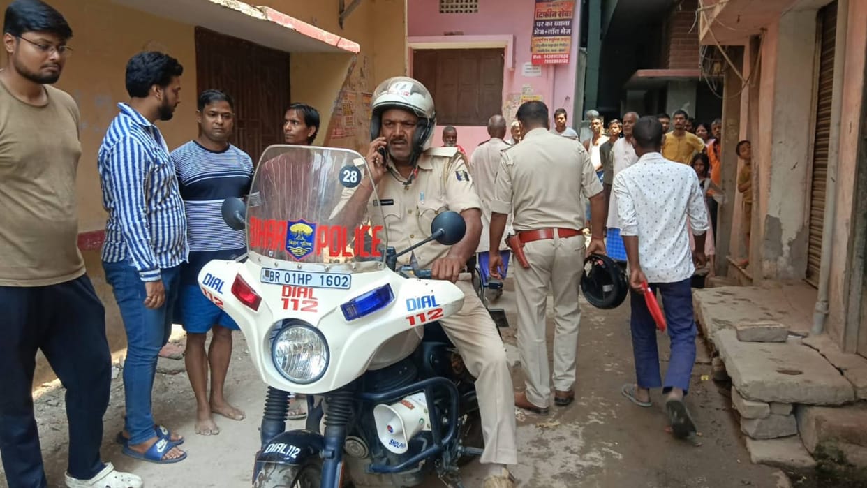 Patna News capital resonated with sound of bullets several rounds of firing took place over land dispute