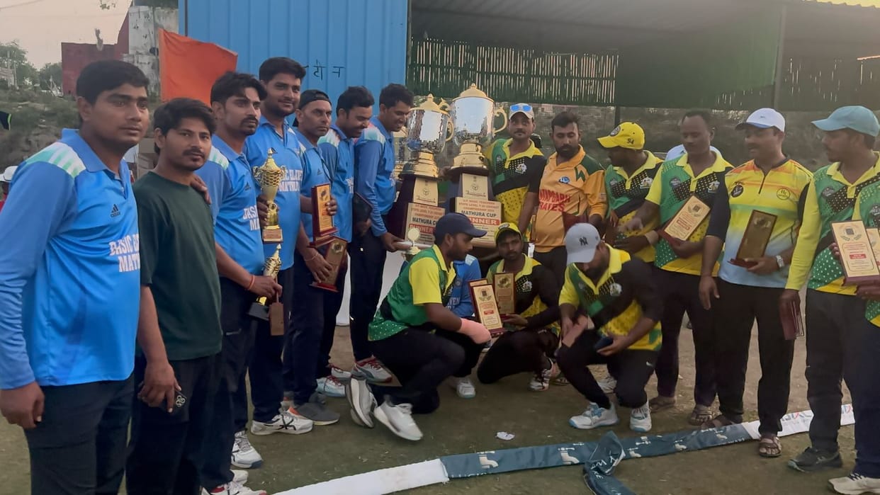 Pratapgarh captured the trophy of Basic Teachers Cricket T-20 Tournament, Mathura is runner-up