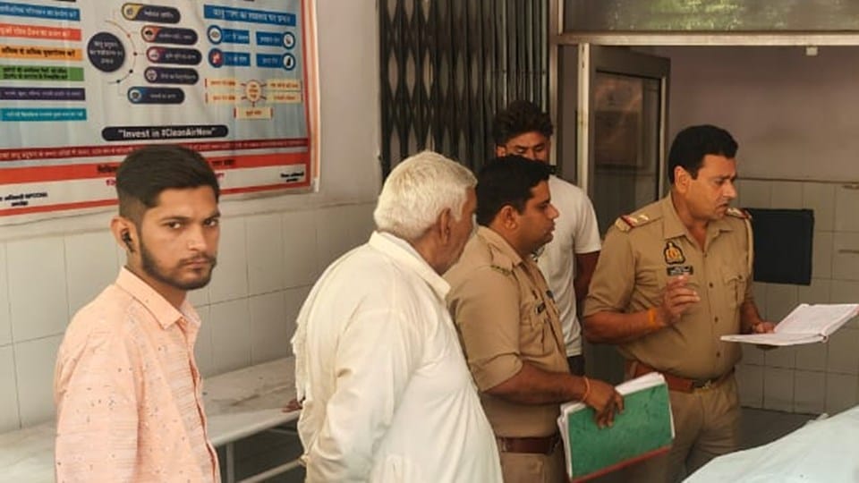 Gajraula News: Former Pradhan irrigating his field died due to electric shock, electricity department accused