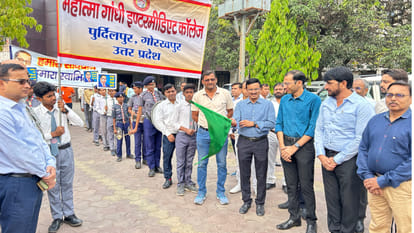 Bhimrao Ambedkar's birth anniversary was celebrated with great pomp in Gorakhpur city, people paid tribute