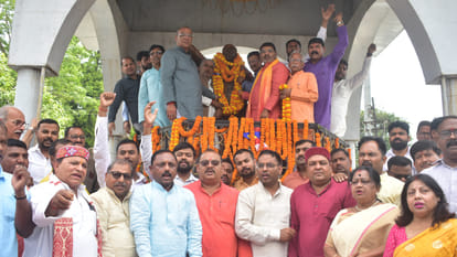 Bhimrao Ambedkar's birth anniversary was celebrated with great pomp in Gorakhpur city, people paid tribute