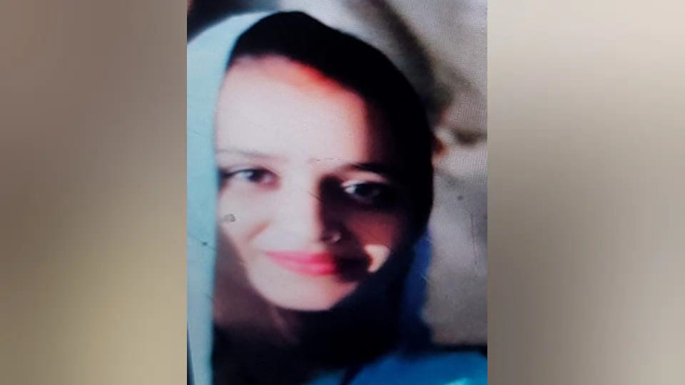 The husband had gone to Mumbai to earn money, the wife hanged herself in Gorakhpur, know why