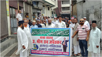 Bhimrao Ambedkar's birth anniversary was celebrated with great pomp in Gorakhpur city, people paid tribute