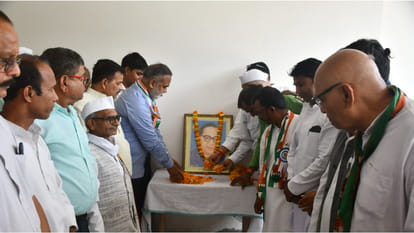 Bhimrao Ambedkar's birth anniversary was celebrated with great pomp in Gorakhpur city, people paid tribute