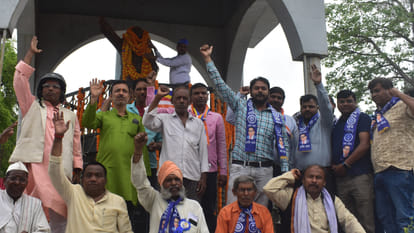 Bhimrao Ambedkar's birth anniversary was celebrated with great pomp in Gorakhpur city, people paid tribute