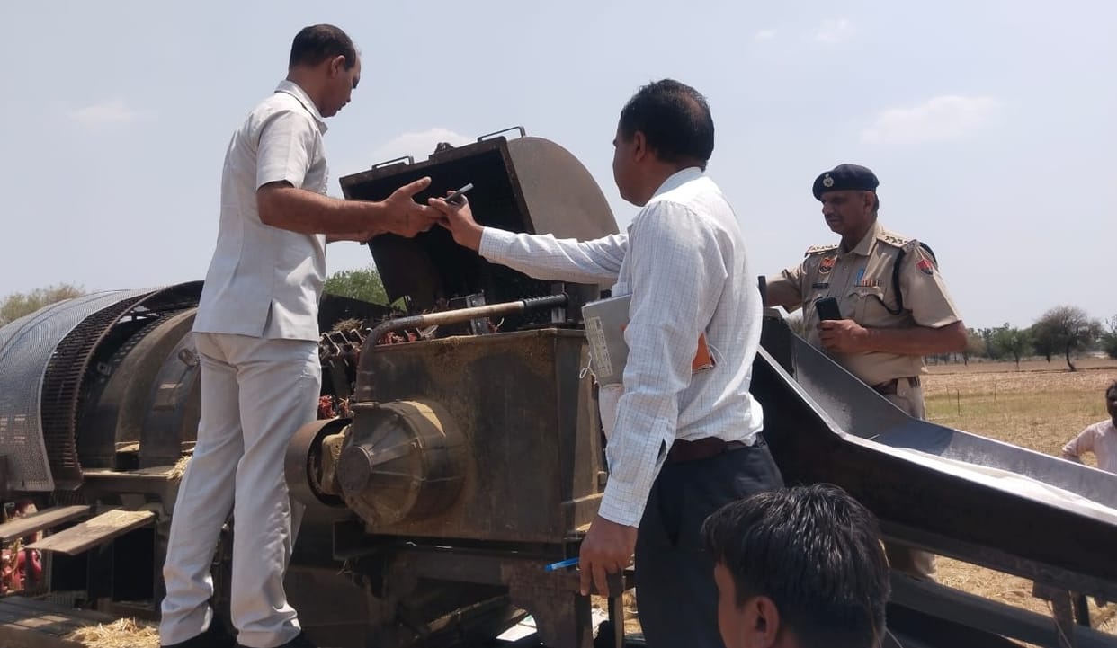 Laborer's tragic death after getting stuck in a thresher in Narnaul, his entire body went inside the machine