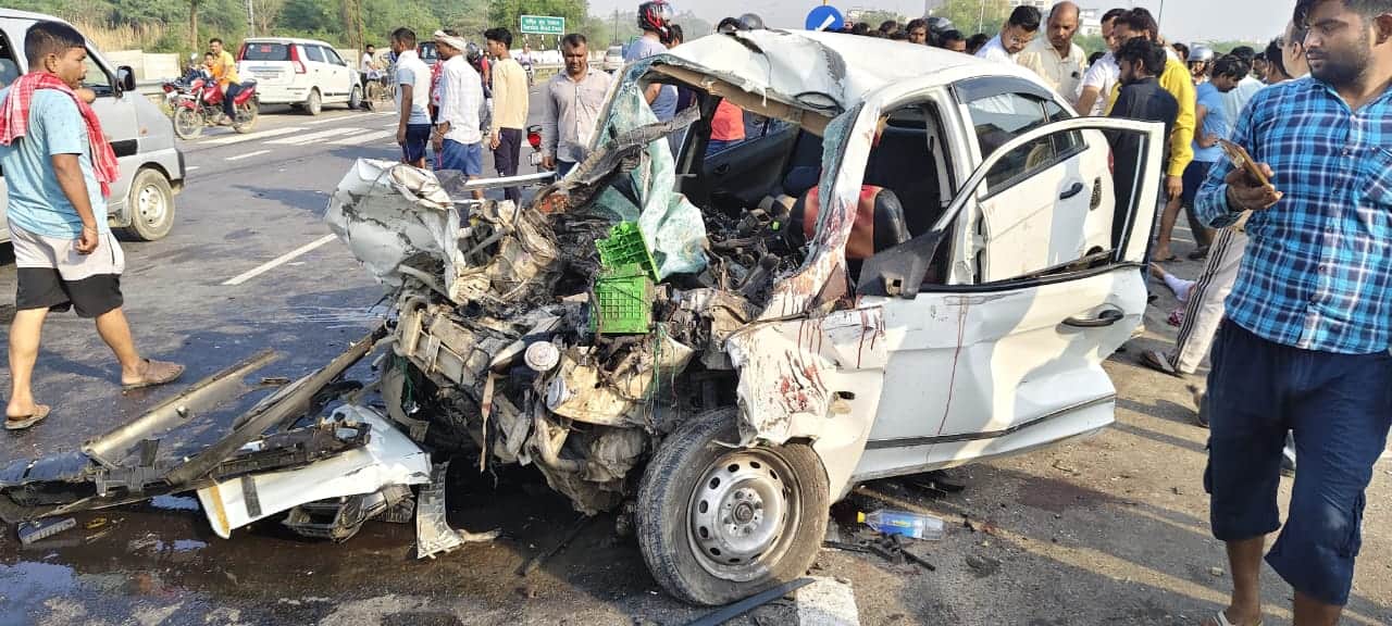 Kanpur accident Car ran after colliding with bike collided with bus three died tragically these are reasons