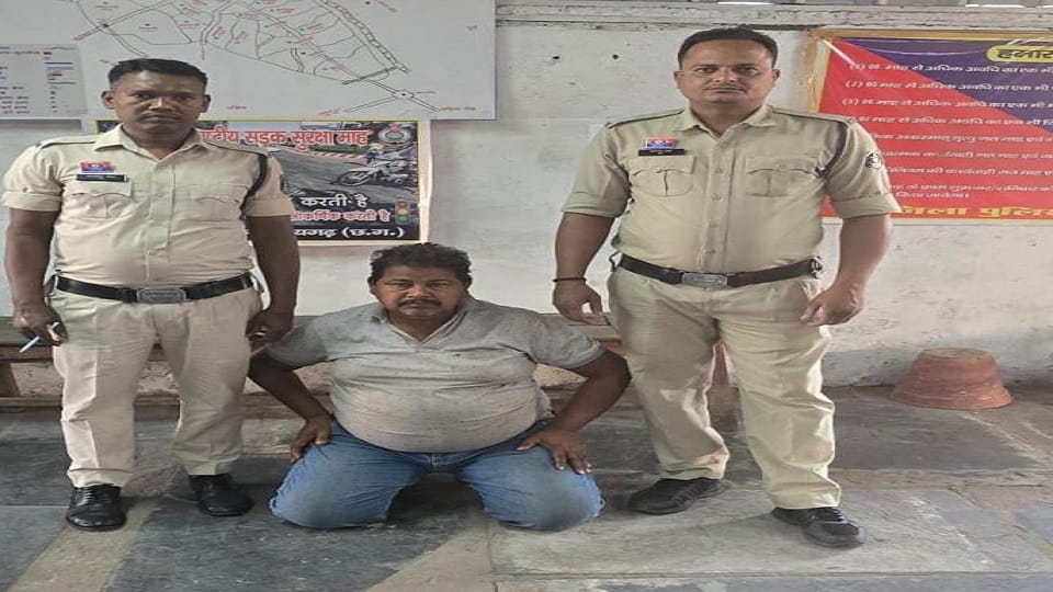 Father son duped Rs 3.5 lakh in the name of getting a job in NTPC police sent one accused to jail