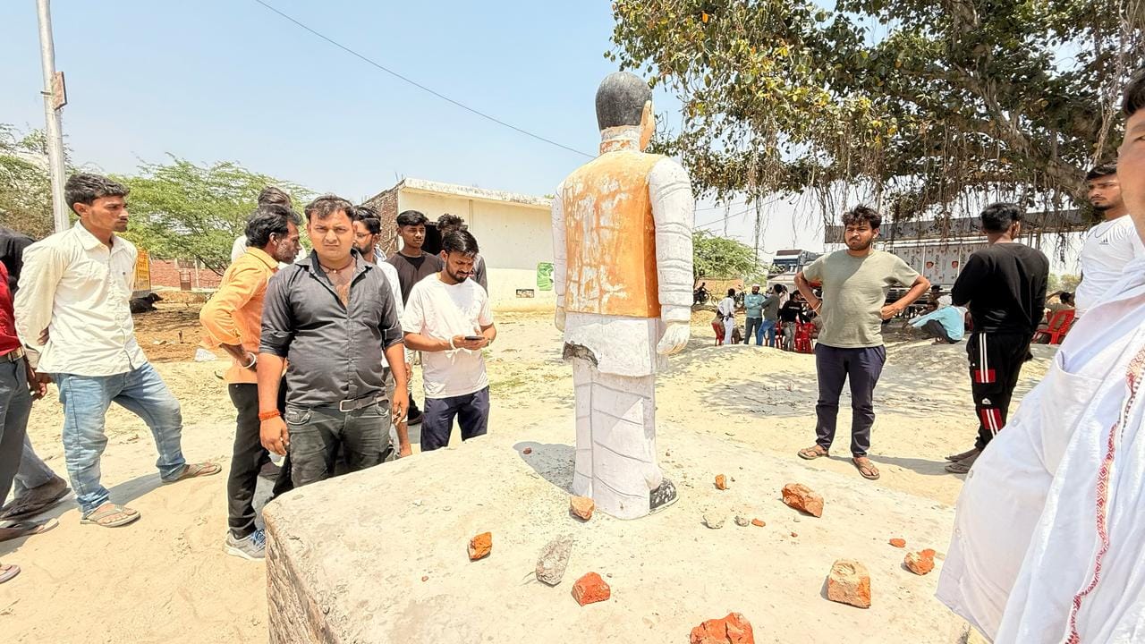 Uproar over damage to statue of former Chief Minister Kalyan Singh