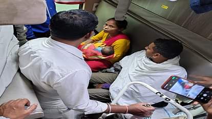 रेलवे की तत्परता से नवजात की बची जान