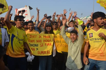 Match at Ekana: Dhoni's yellow army got more love from the audience than the host Lucknow, T-shirts sold for 3