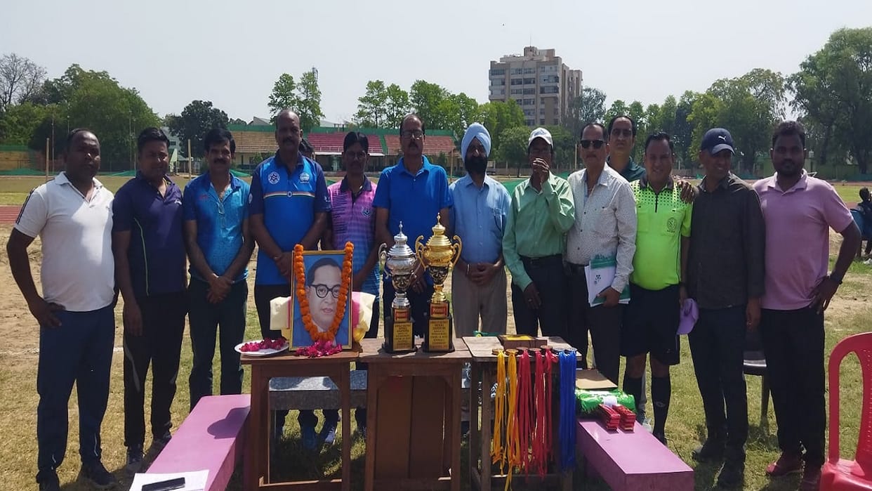 Guru Govind Singh Inter College captured the trophy in Football match