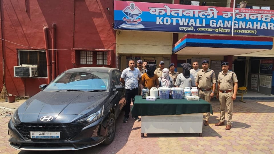 Roorkee News Daughter and her husband done 90 lakh rupees theft in father house three arrested