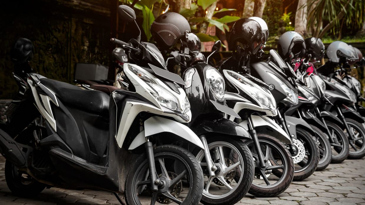 While driving a two-wheeler keep these four things in mind know in hindi