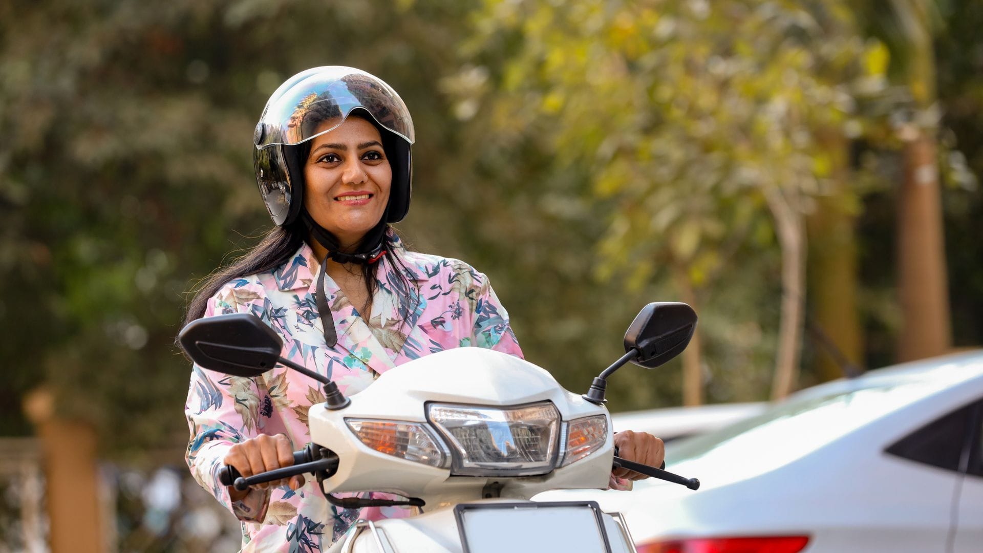 While driving a two-wheeler keep these four things in mind know in hindi