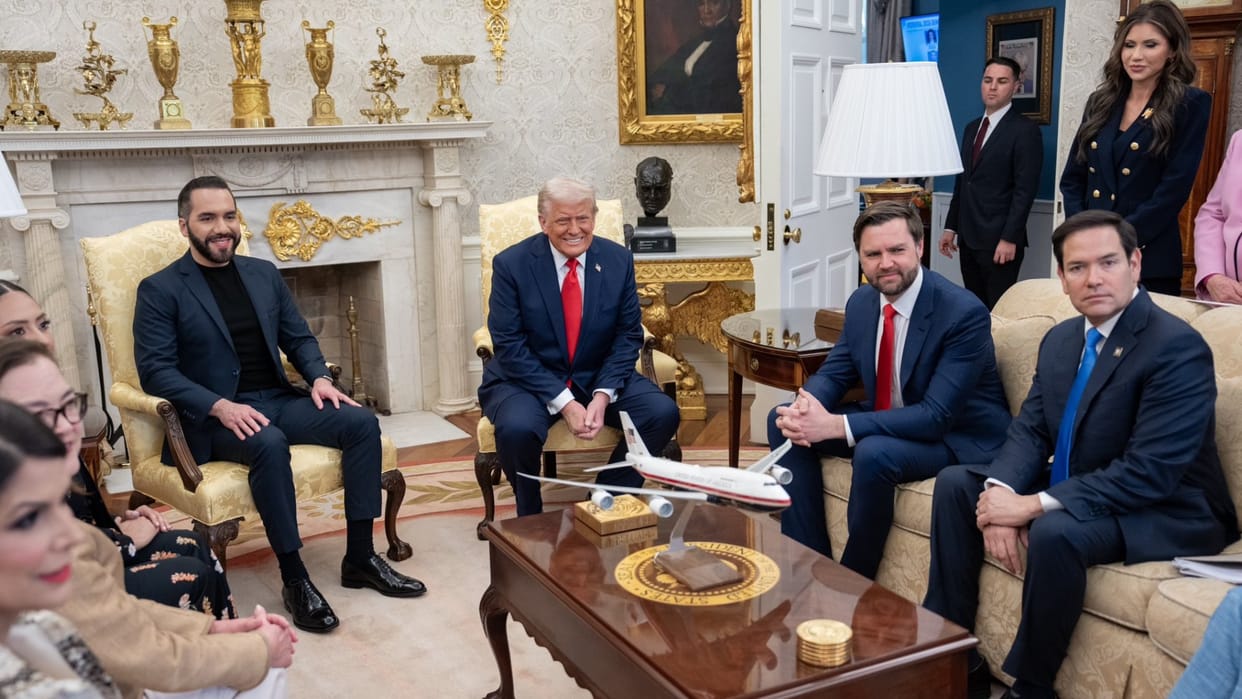 Despite court order, White House bars AP from Oval Office event