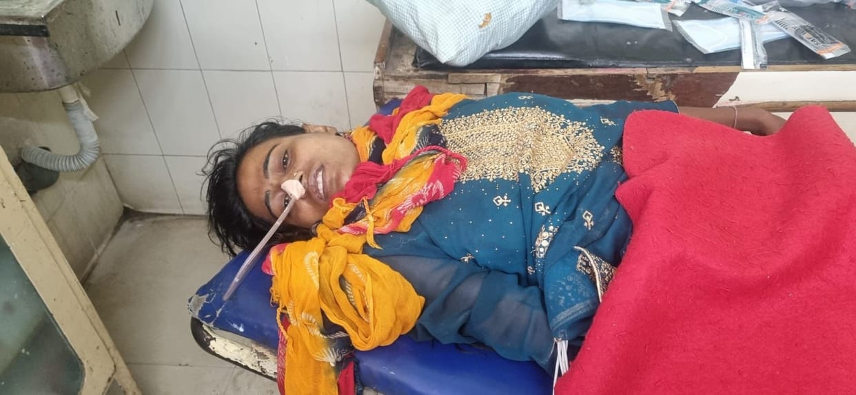 Baghpat: One and half year old daughter dies after swallowing poisonous substance, mother condition deterior