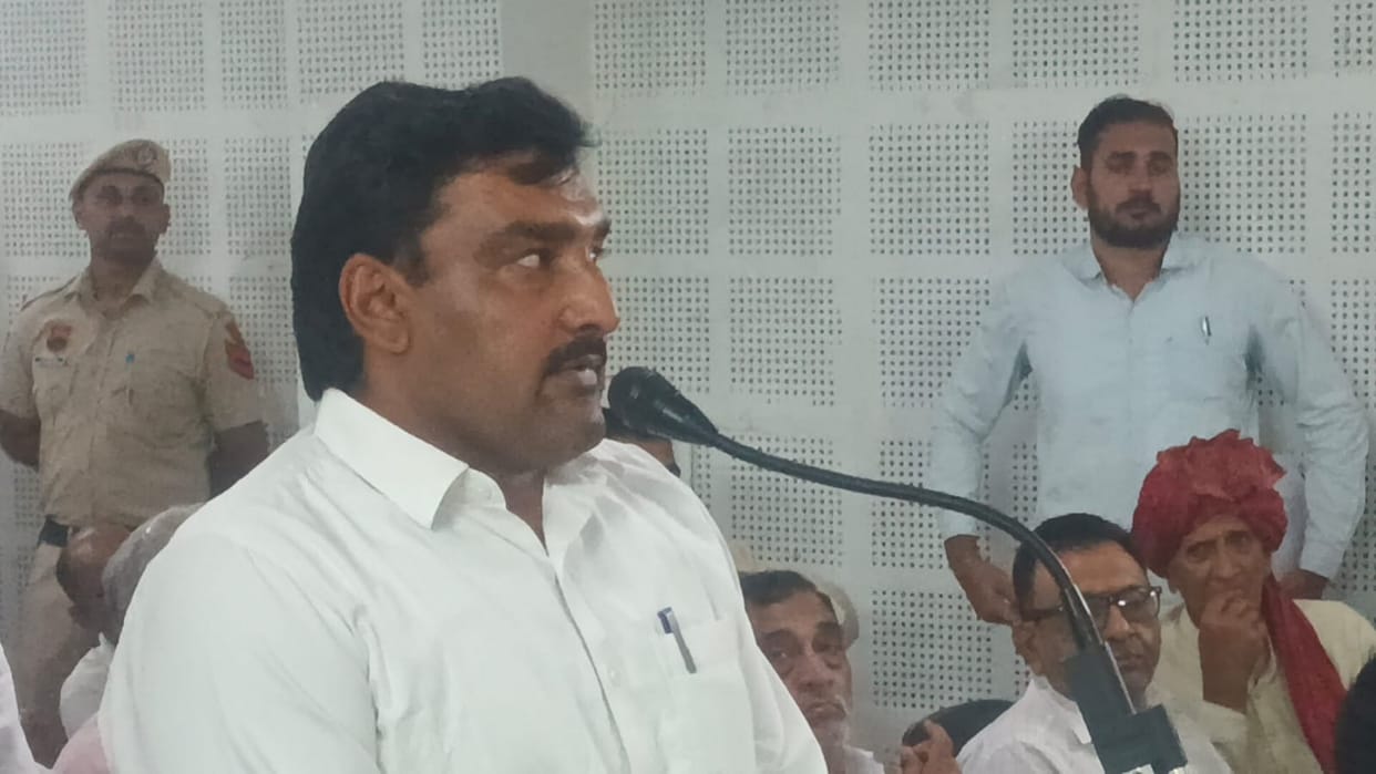 Advocate sends defamation notice to Agriculture Minister for calling him goon in Dadri
