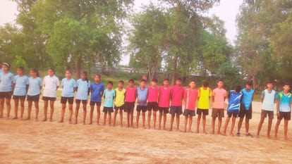 Japanese footballer Nozomu dribbled 2000 km from Kolkata to Kashi sports news of varanasi