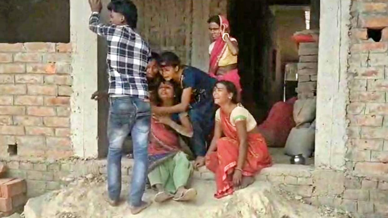 Bihar Fire Incident Four children burnt alive in fire in Muzaffarpur more than 20 houses burnt