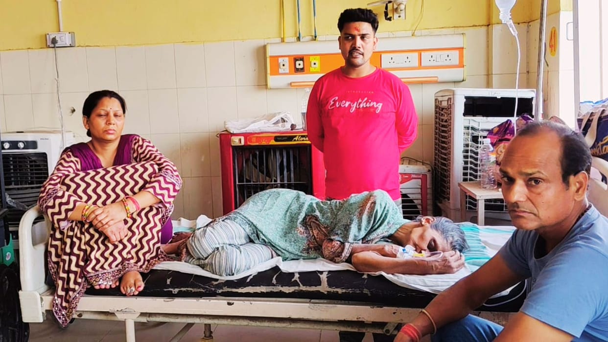 Daughter and son-in-law came to pick up elderly woman in varanasi left her Manikarnika Ghat