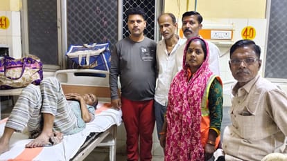 Daughter and son-in-law came to pick up elderly woman in varanasi left her Manikarnika Ghat