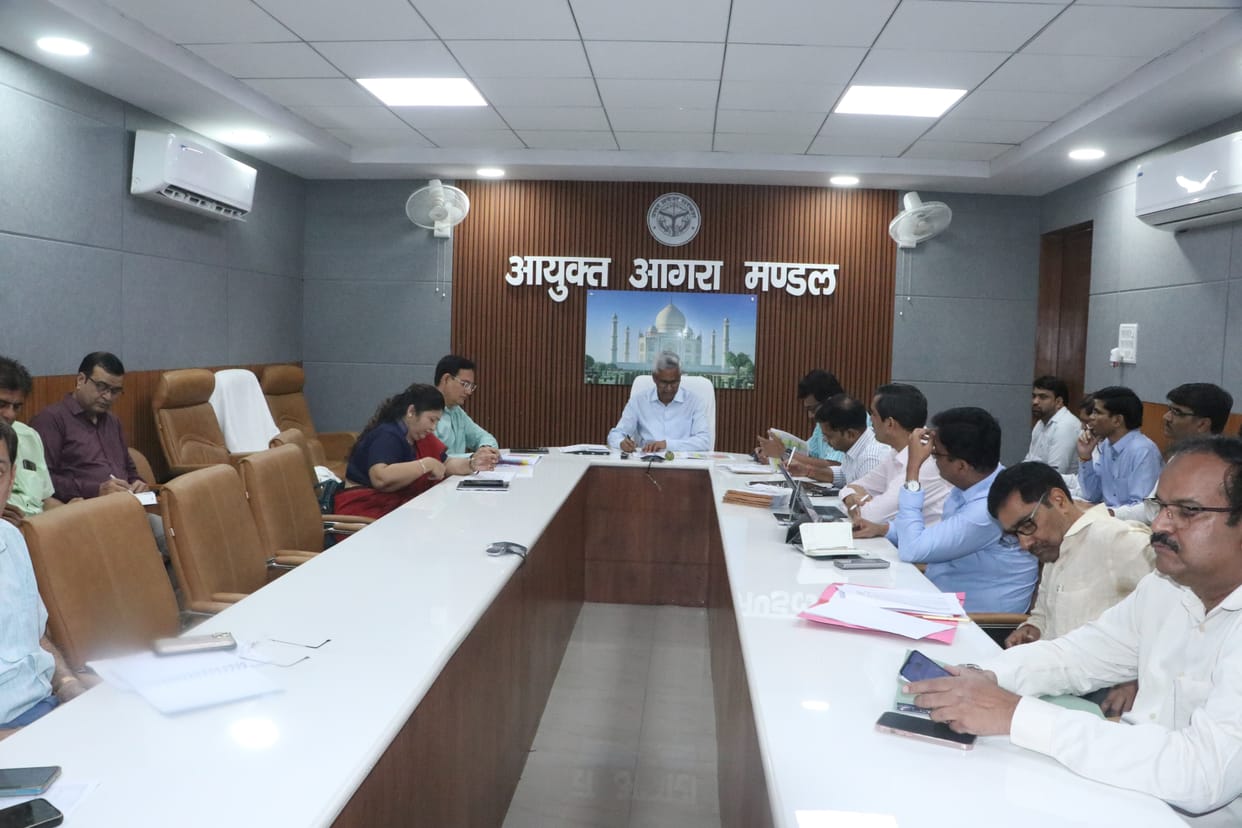 Divisional commissioner got angry on negligence in development works gave these instructions to officers
