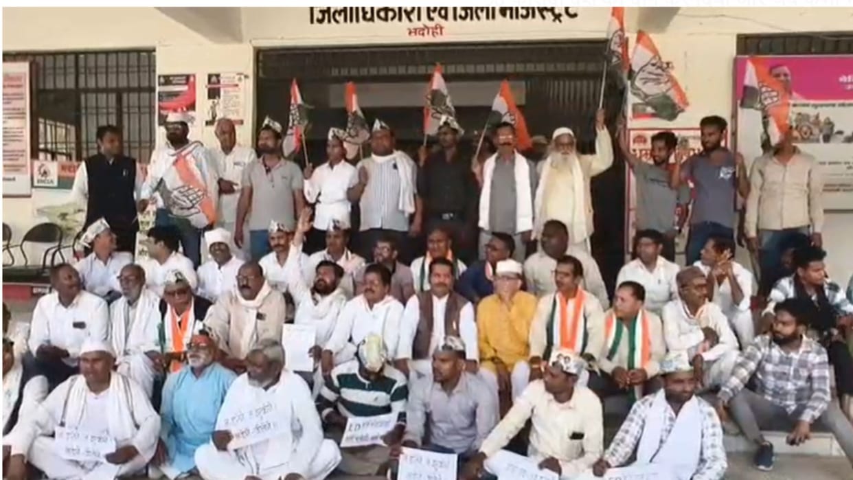 Congressmen angry at the name of Gandhi family in ED charge sheet