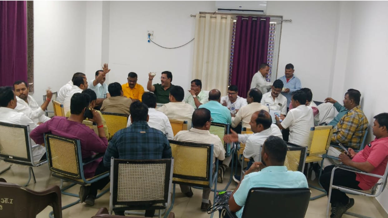 Councillor Shivendra Mishra was threatened with death in Gorakhpur, councillors held a meeting
