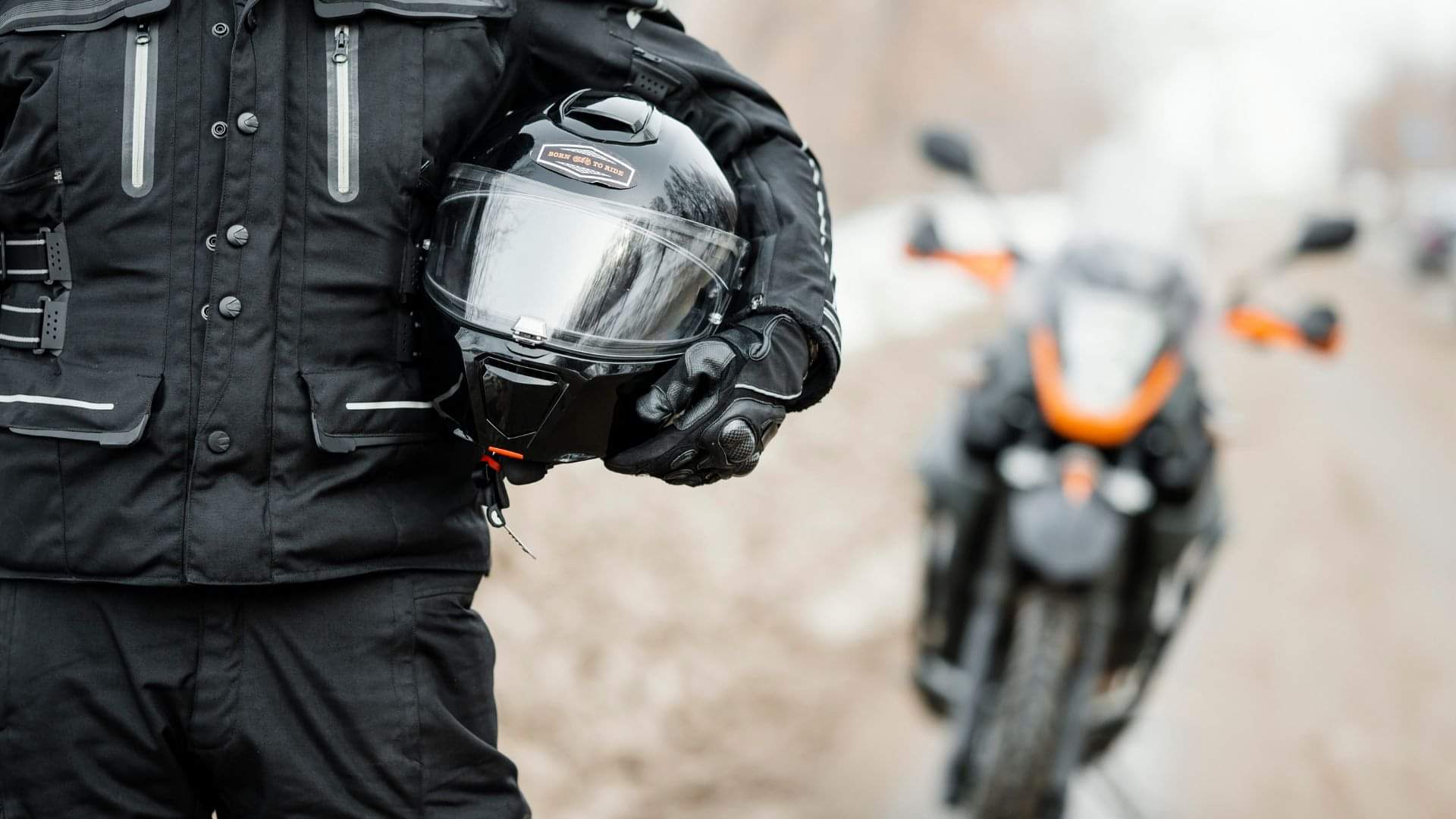 tips for cleaning helmet and removing bad odor