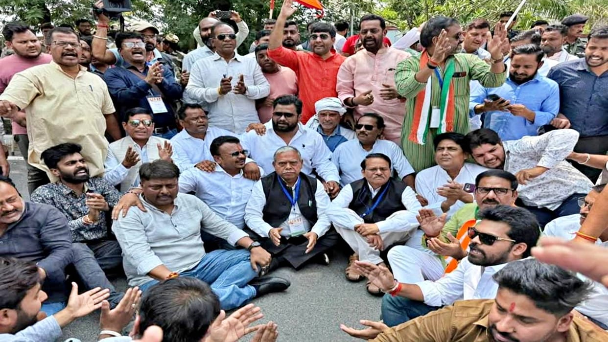 ED filing chargesheet against Rahul Gandhi And Sonia Gandhi Congress workers protest ED office in Ranchi