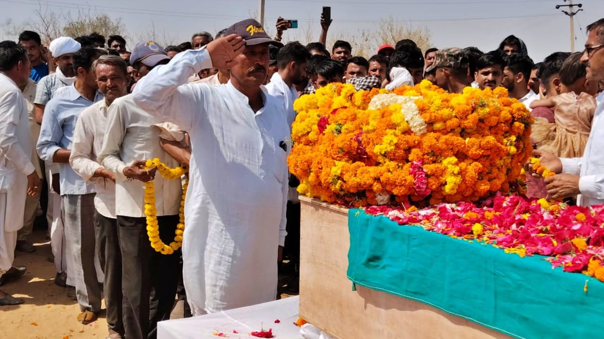 Jodhpur News: Phalodi soldier martyred in Jammu and Kashmir, last rites performed after people's protest