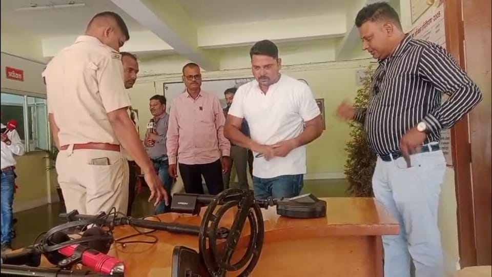 कलेक्ट्रेट को RDX से उड़ाने की धमकी