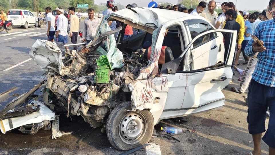 Kanpur Accident News Vishal Car Driver Died in Bithur Road Accident Details News in Hindi