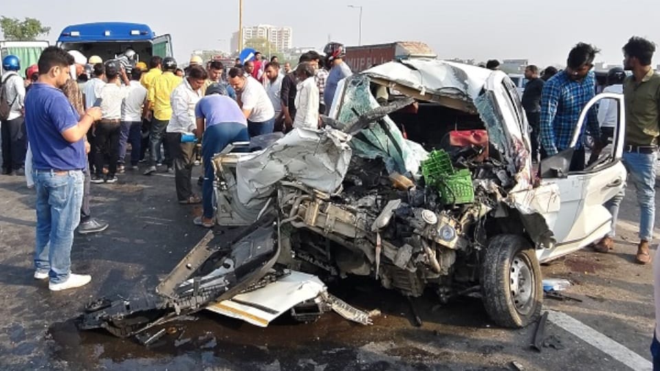Kanpur Accident News Bithur Road Accident Ribs broke and got stuck in heart legs got broken hindi news