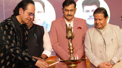 Padmashri Mahendra Kapoor Award Show Attend By Legendary Singer Son Grandson