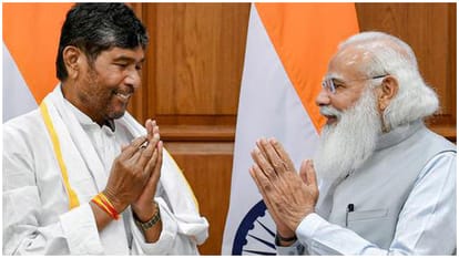 पशुपति कुमार पारस और पीएम नरेंद्र मोदी।