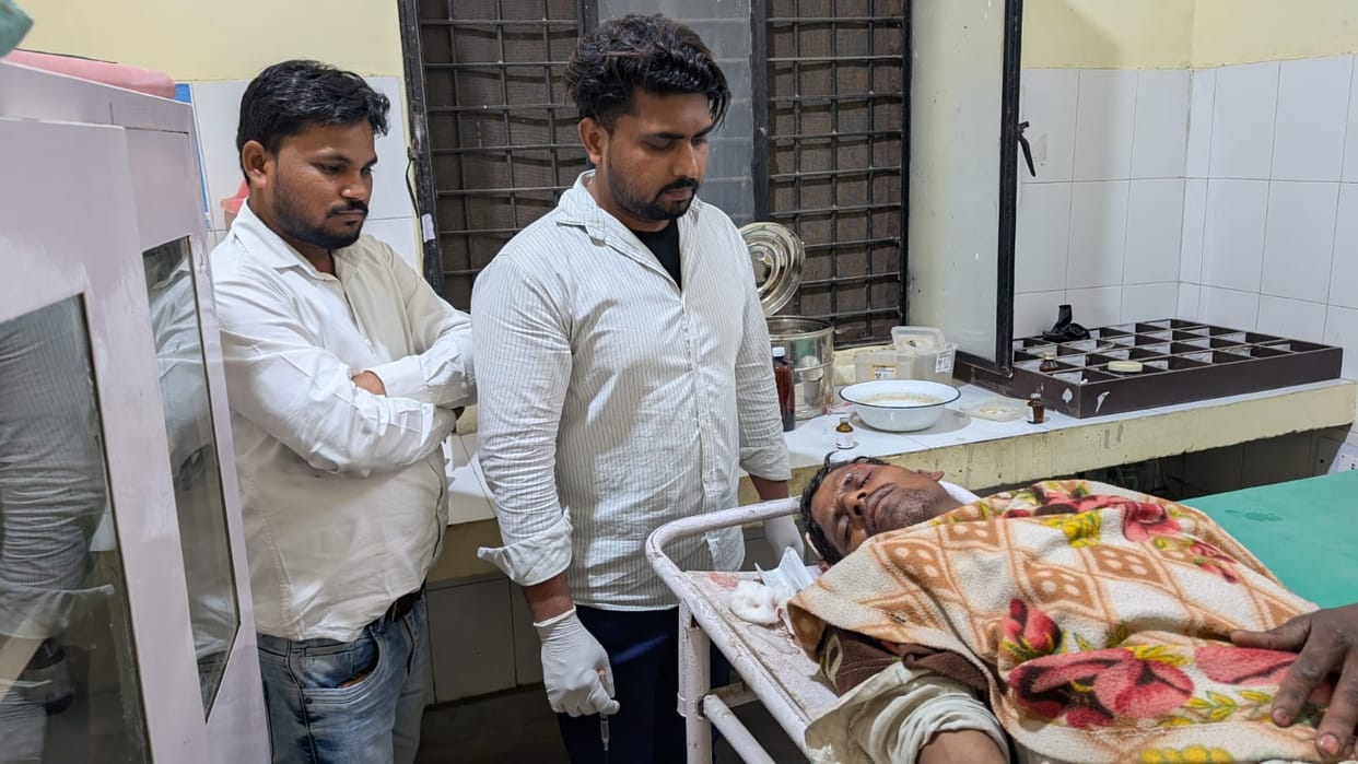 Father killed by beating with sticks in Kaidi, son is serious