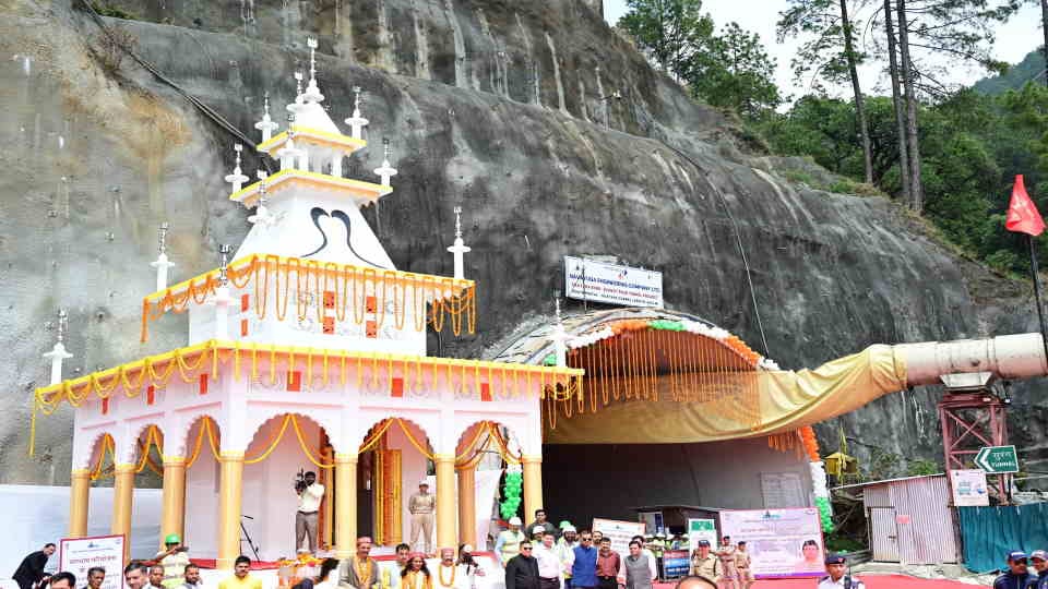 Uttarkashi Silkyara Tunnel Breakthrough today 41 workers were trapped for 17 days than came into limelight Pho