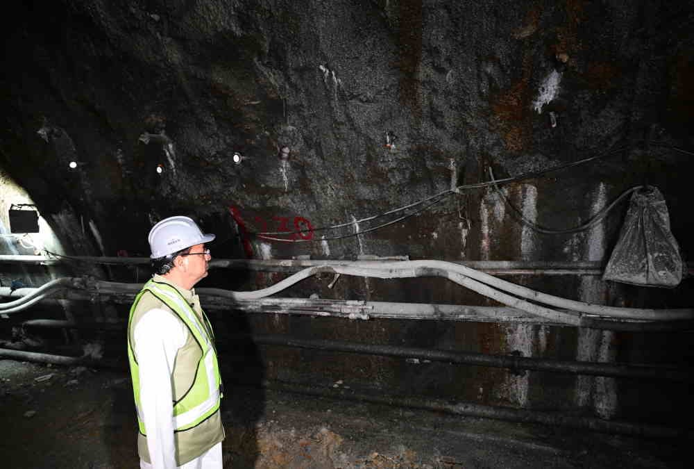 Uttarkashi Silkyara Tunnel Breakthrough today 41 workers were trapped for 17 days than came into limelight Pho