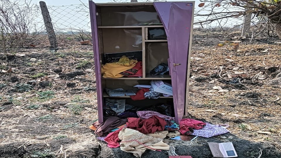 दो सूने घरों को चोरों ने बनाया निशाना