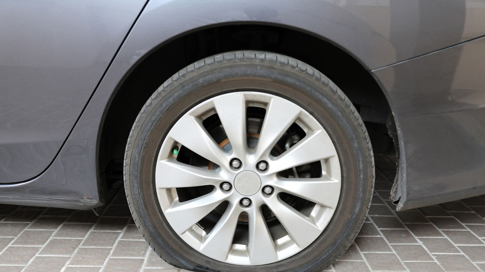 Summer Tips and Tricks Normal Air vs Nitrogen gas for Tyres Me Konsi Gas Hoti Hai