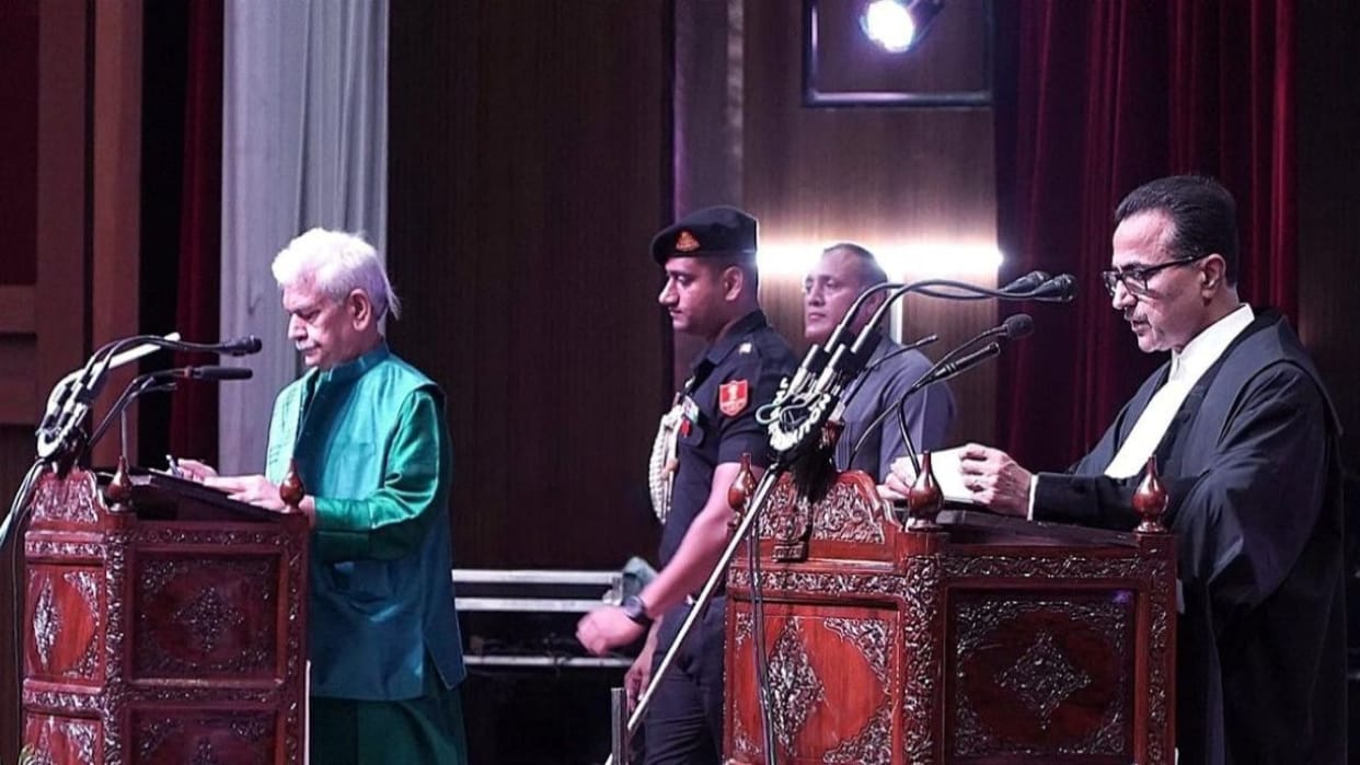 Jammu Kashmir: Lieutenant Governor Manoj Sinha administered the oath, Justice Arun Palli became the new Chief